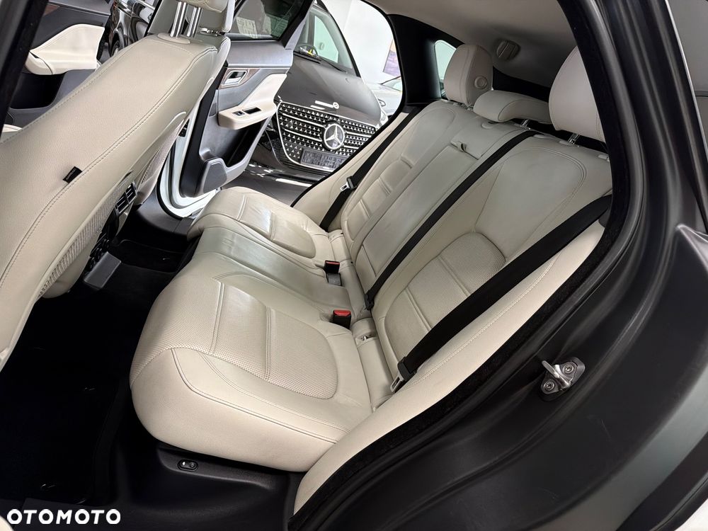 Jaguar F-Pace 2.0 i4D AWD Prestige - 32