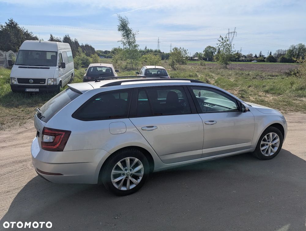 Skoda Octavia 1.6 TDI DSG Ambition - 4