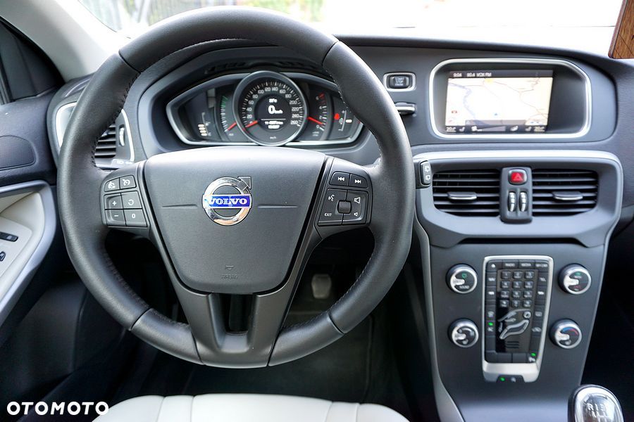 Volvo V40 D2 Summum - 33
