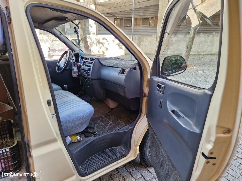 Toyota HiAce 2.4 D LXH12LB - 6
