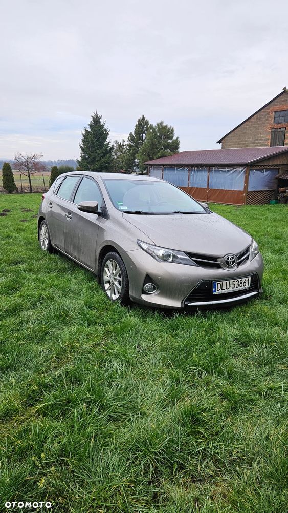 Toyota Auris 1.6 Premium Comfort - 2