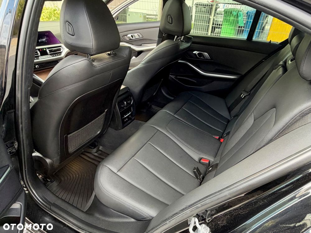 BMW Seria 3 330i M Sport sport - 13