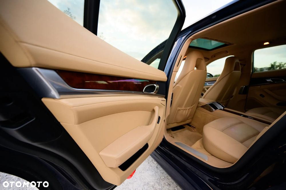 Porsche Panamera - 16