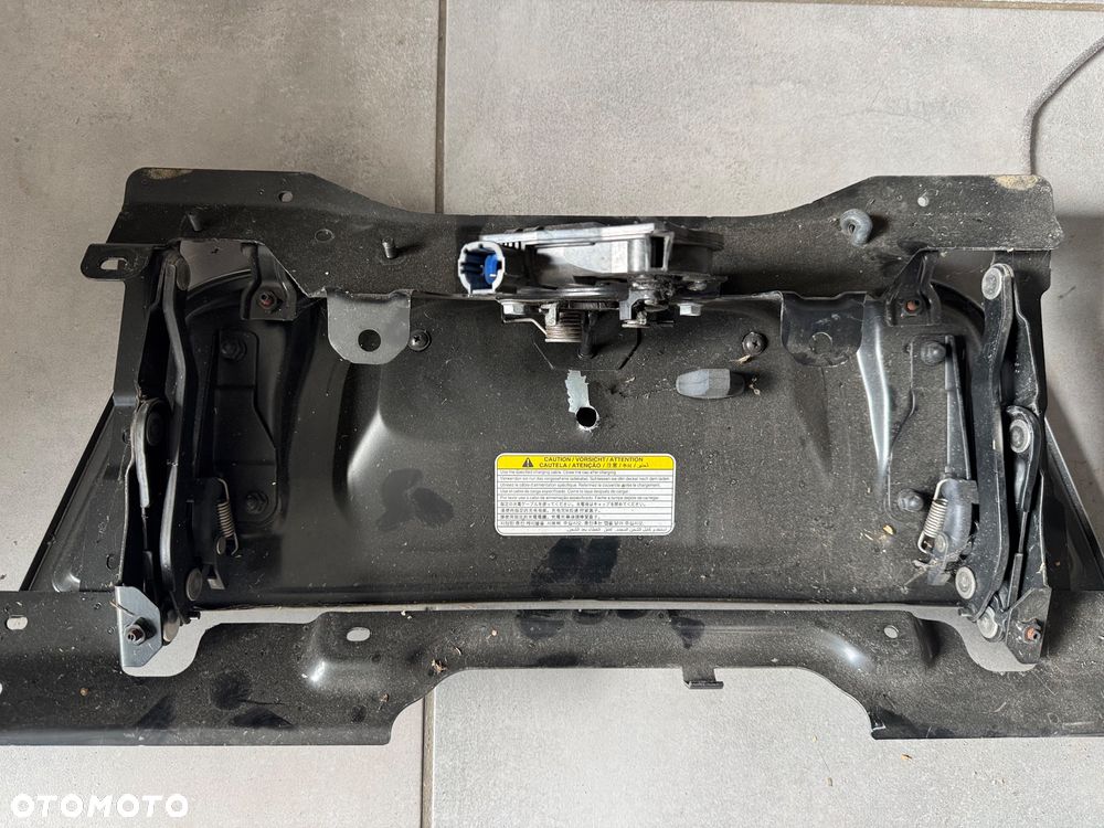 Nissan Leaf 16- klapa zamek maski - 3