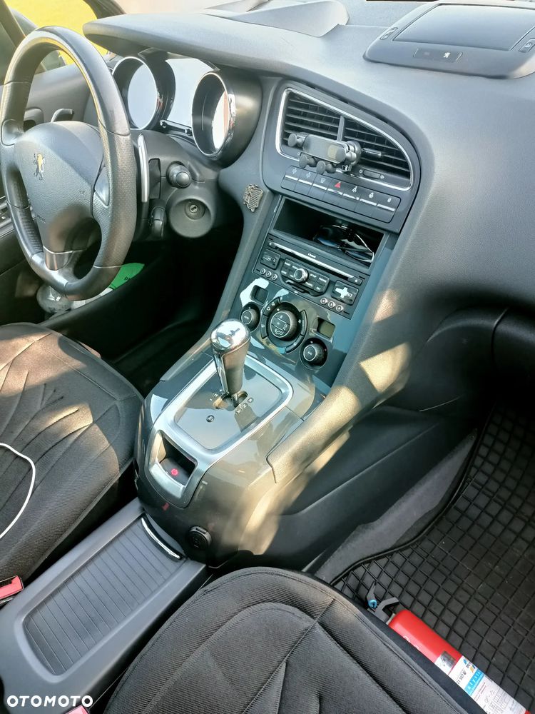 Peugeot 5008 2012 photo 5
