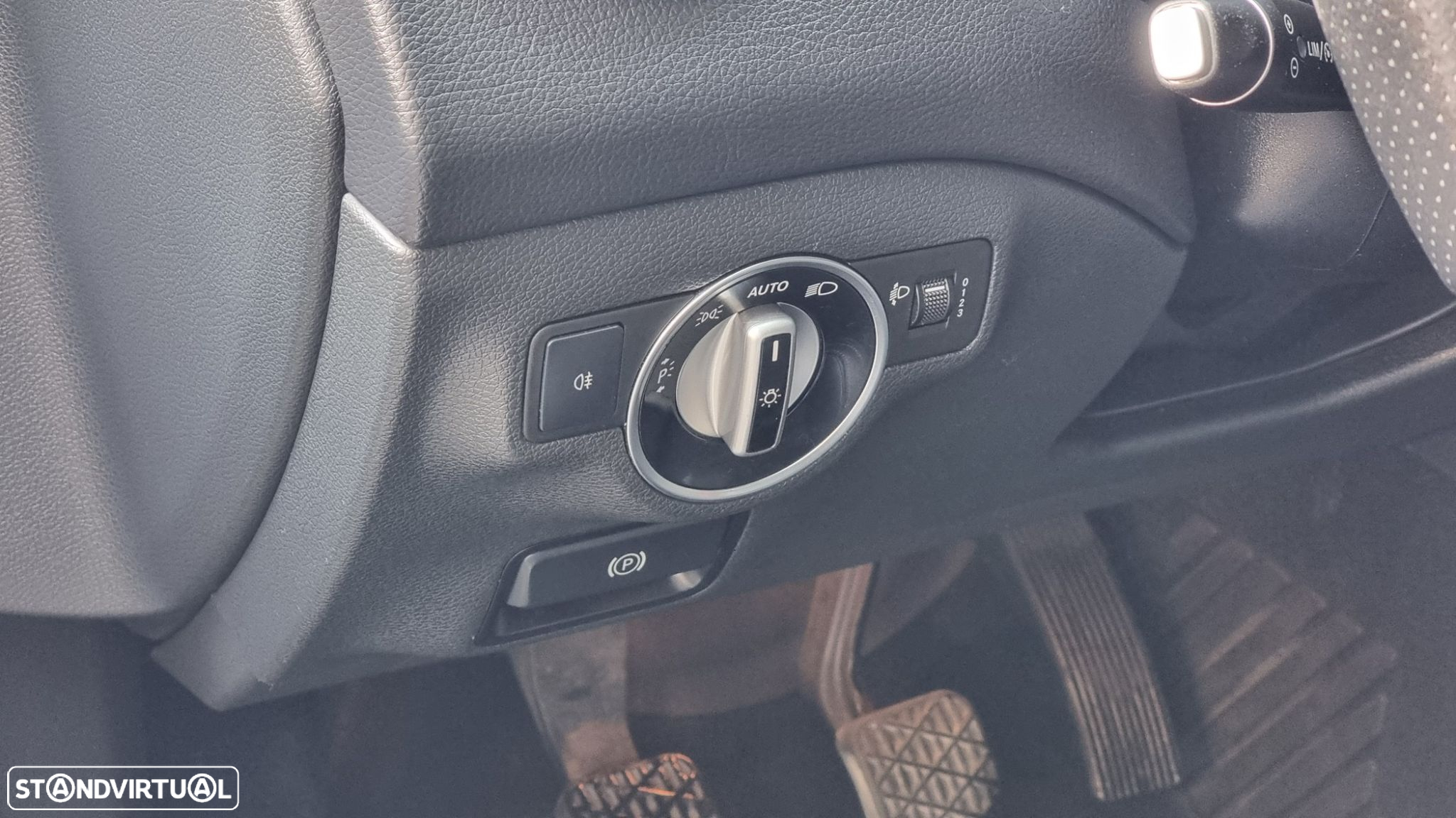 Mercedes-Benz CLA 180 - 18