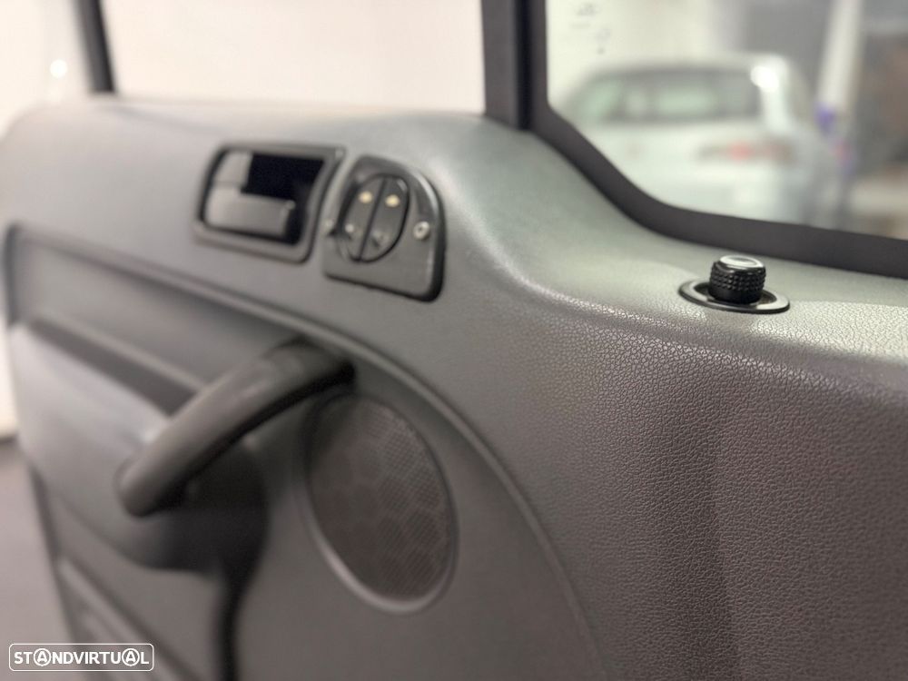 Ford Transit Connect - 23