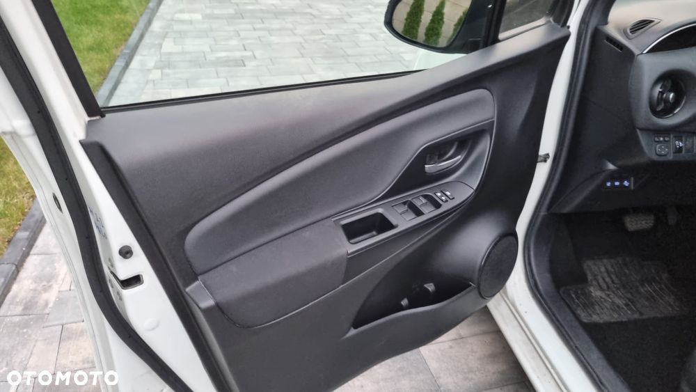 Toyota Yaris Hybrid 100 Selection Platinum - 21