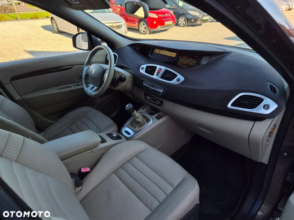 Renault Grand Scenic - 22