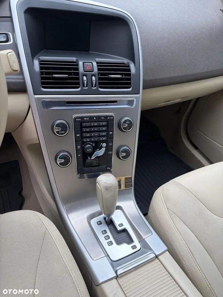 Volvo XC 60 D3 Momentum - 8