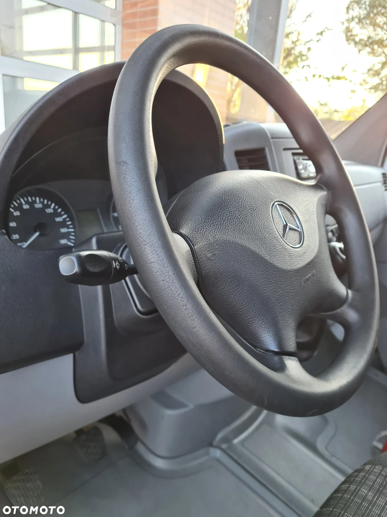 Mercedes-Benz Sprinter - 14