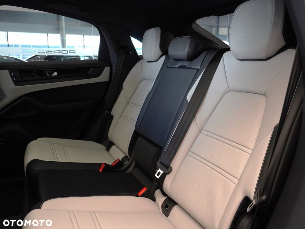Porsche Cayenne E-Hybrid PHEV Black Edition - 35