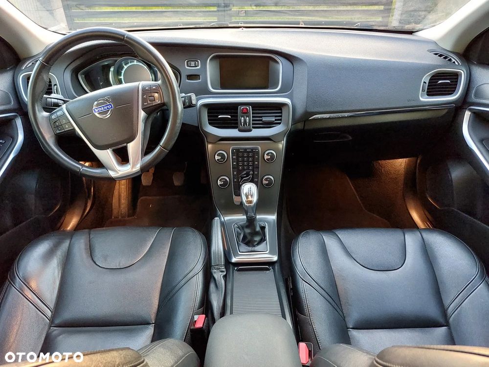 Volvo V40 Cross Country - 19