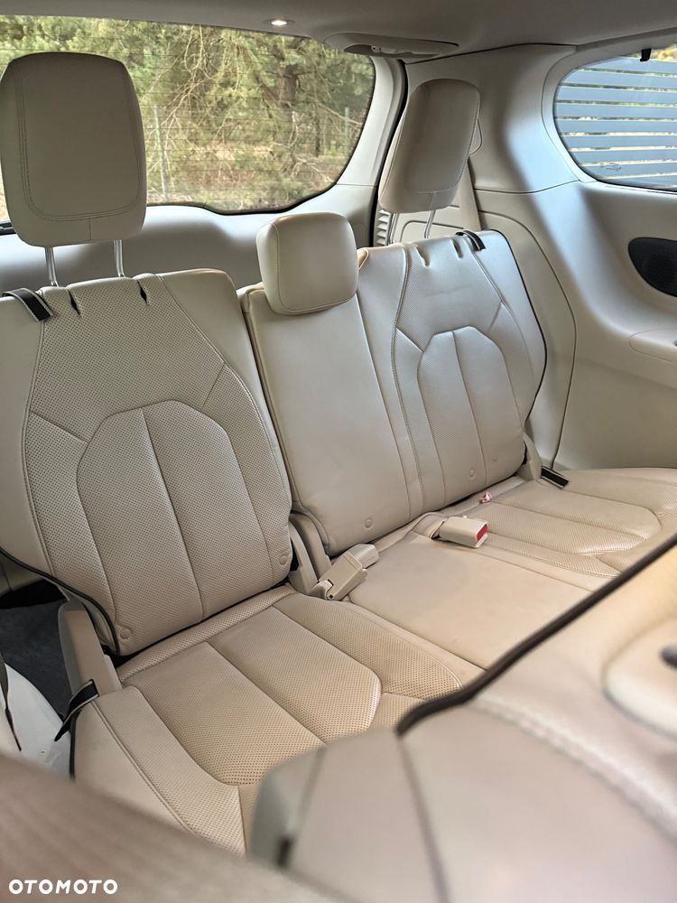 Chrysler Pacifica - 16