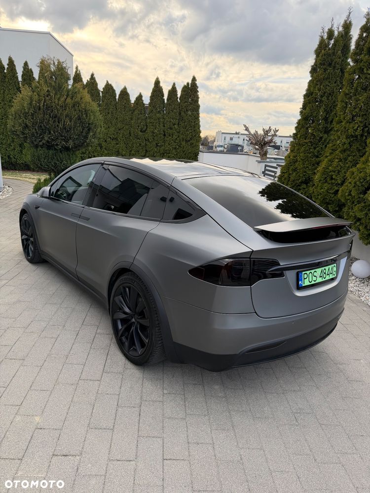 Tesla Model X - 22