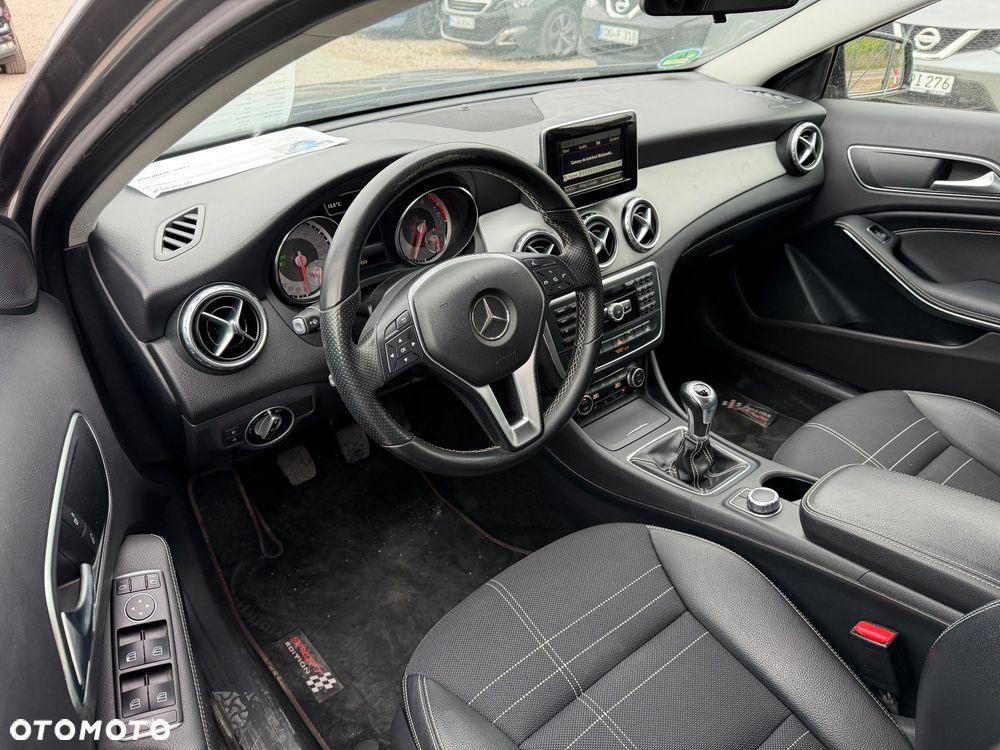 Mercedes-Benz GLA 200 Urban - 36