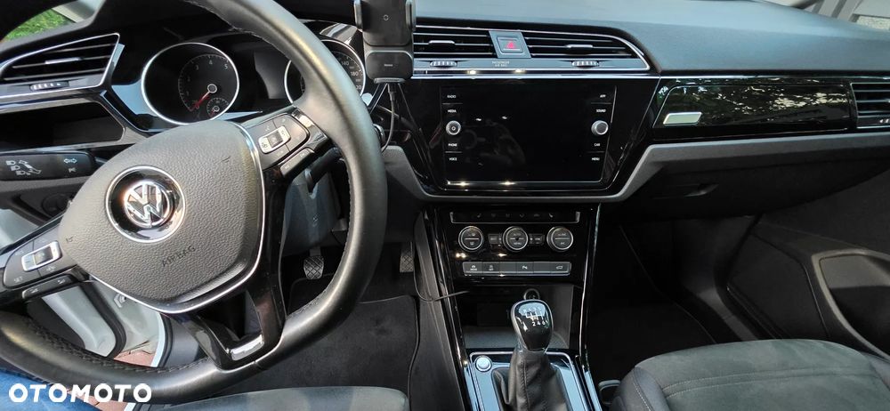 Volkswagen Touran - 10