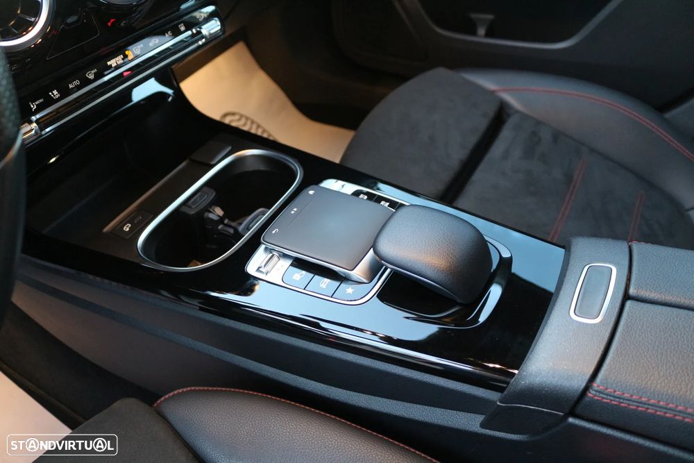 Mercedes-Benz A 250 Limousine e AMG Line - 19