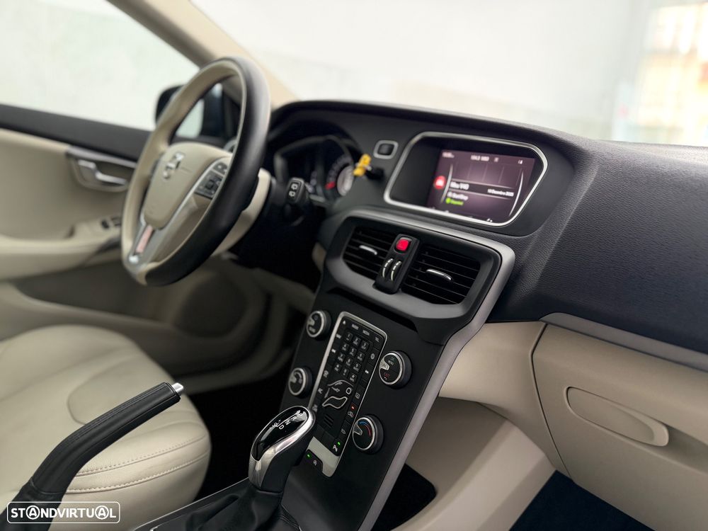 Volvo V40 2.0 D2 Momentum Geartronic - 35