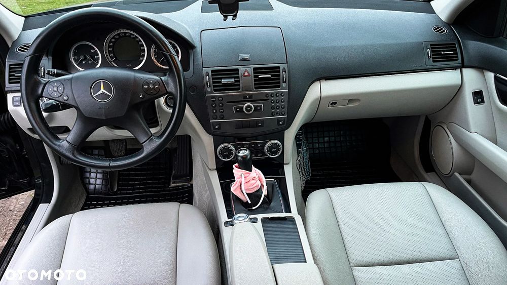 Mercedes-Benz Klasa C 180 CGI BlueEFFICIENCY Avantgarde - 10