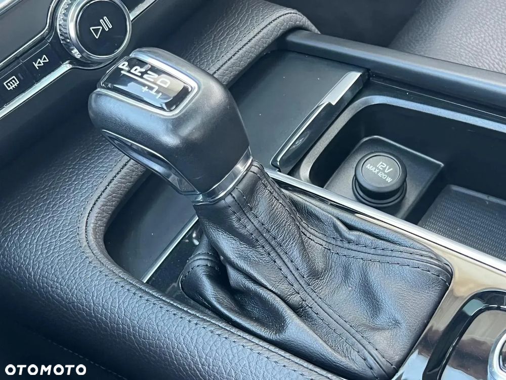 Volvo S90 - 24