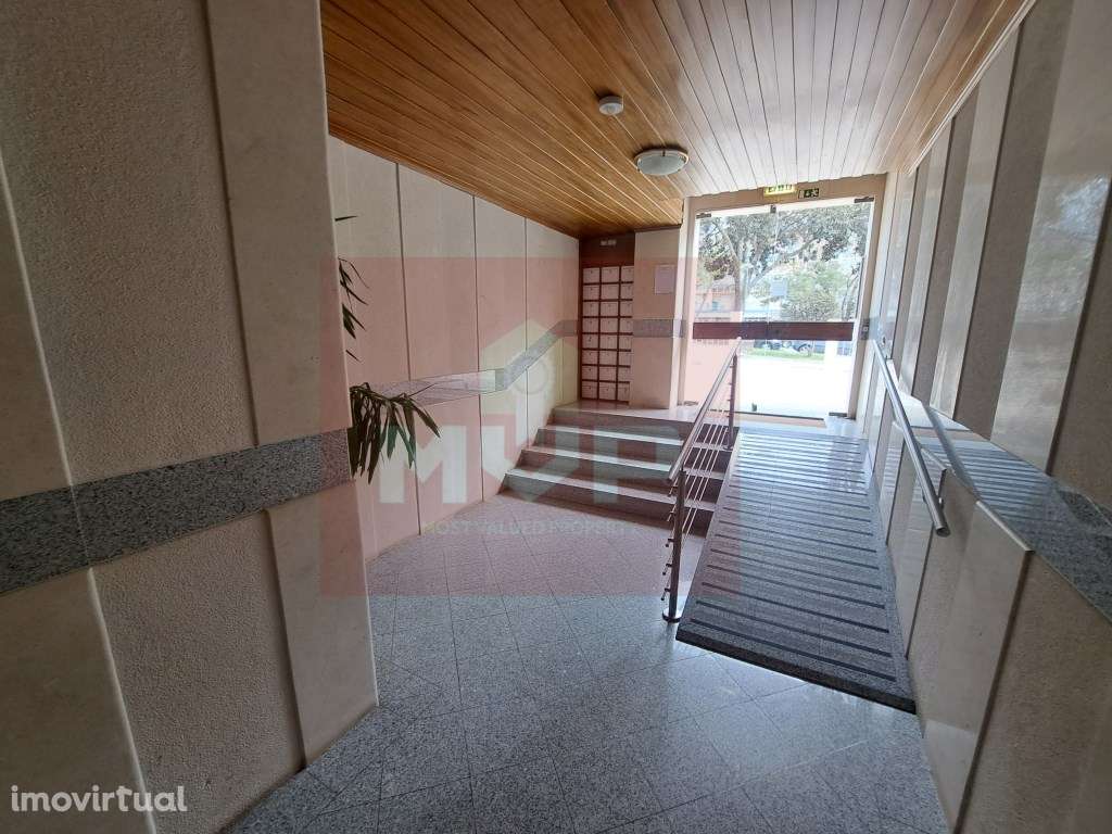 T4 com garagem no centro de Faro - Grande imagem: 4/23