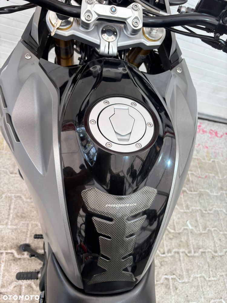 BMW G - 32