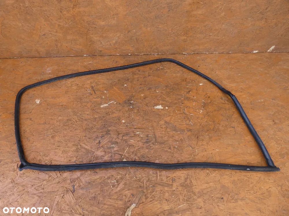 BMW E24 USZCZELKA KAROSERYJNA PRAWA