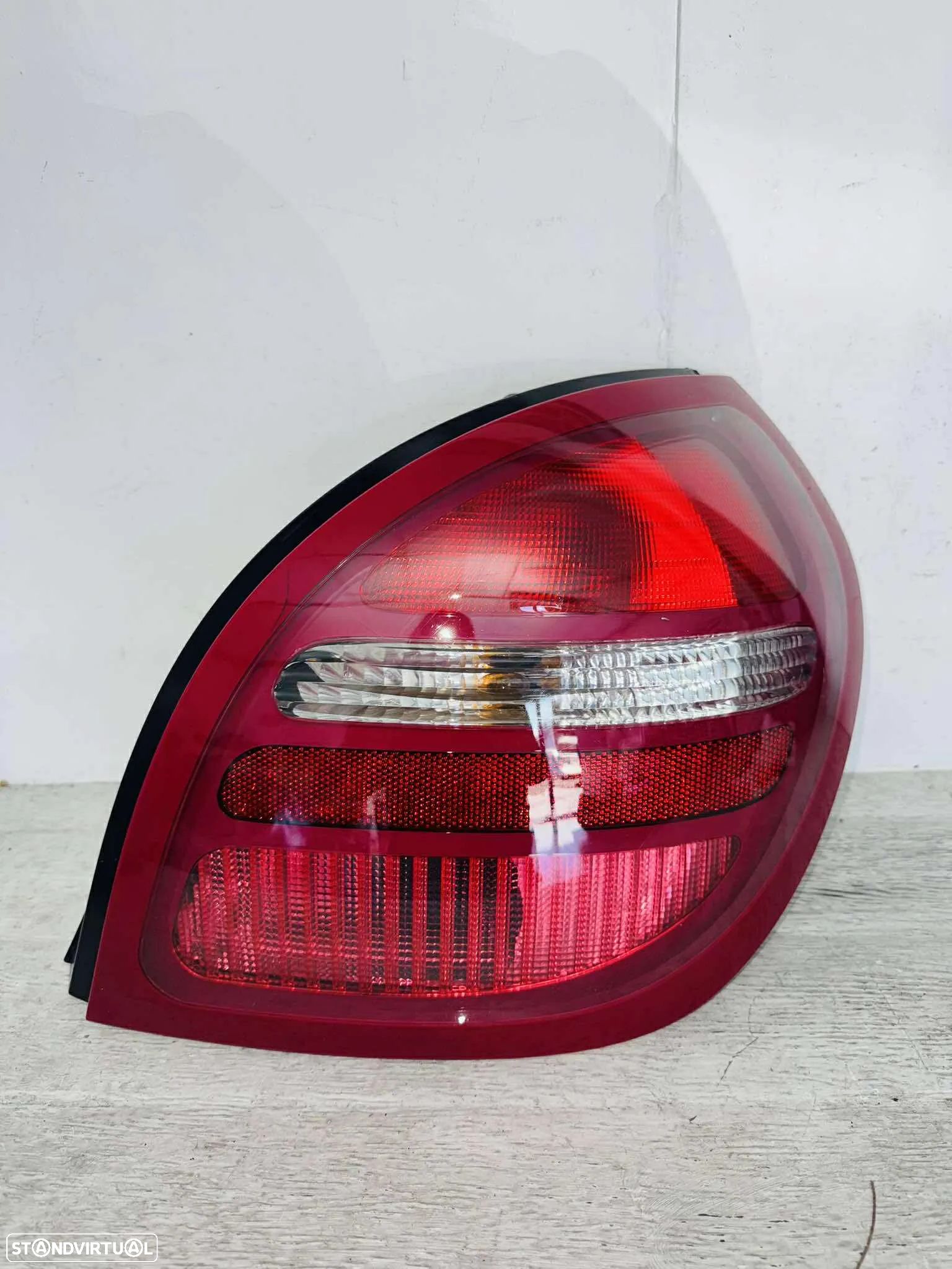 Farolim Trás Direito Nissan Almera - 2000 / 2003 - 1