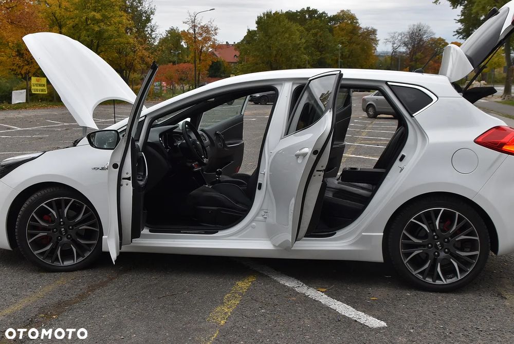 Kia Ceed - 11