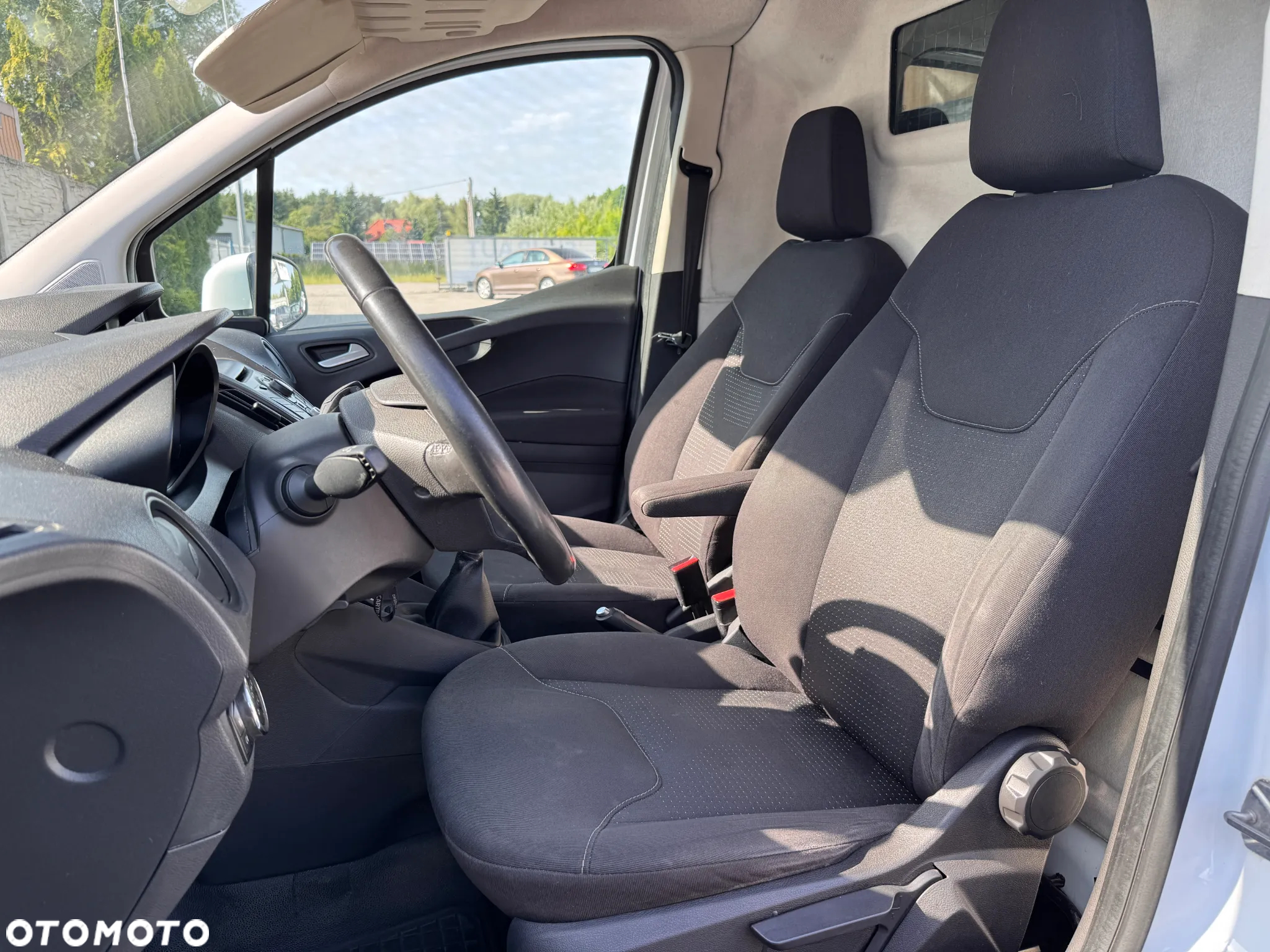 Ford Transit Courier - 10