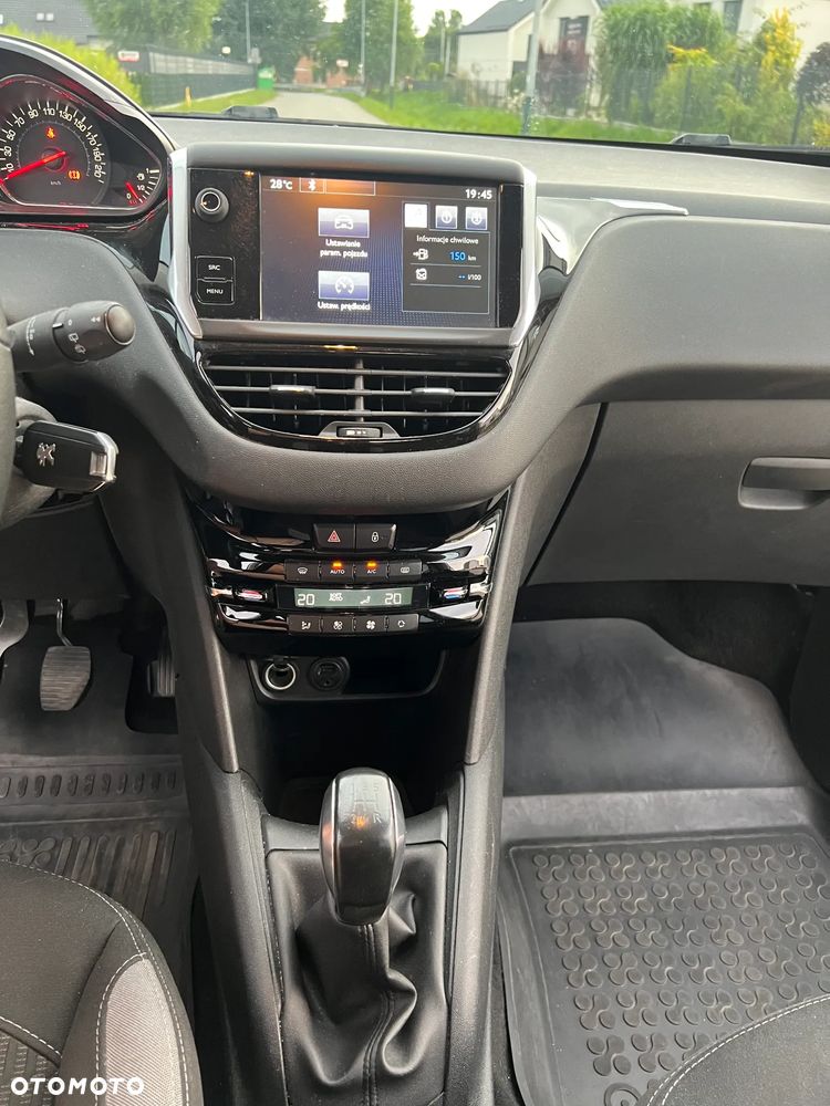 Peugeot 208 1.2 PureTech Style - 11
