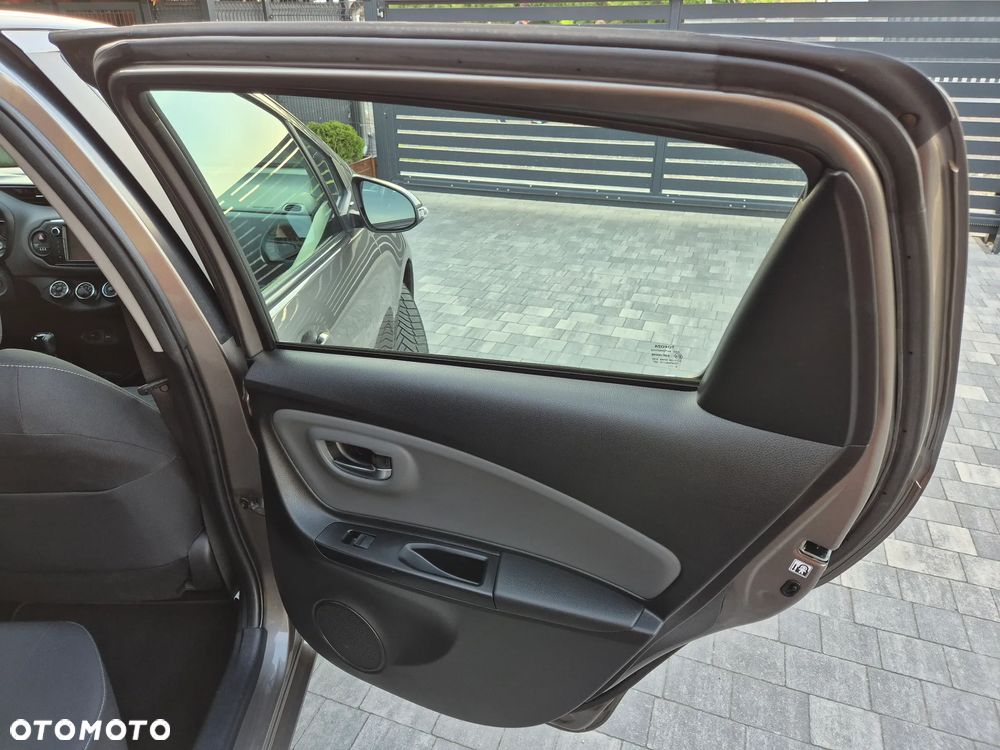 Toyota Yaris 1.33 VVT-i Lounge - 16