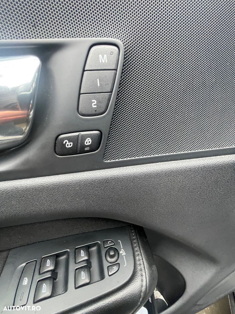 Volvo XC 60 T5 AWD Momentum - 11