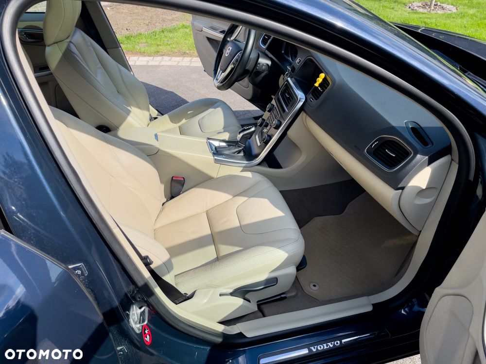 Volvo V60 D3 Momentum - 17