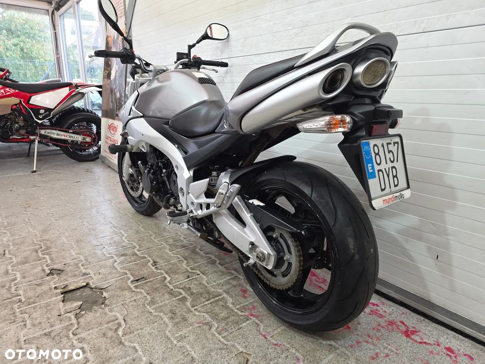 Suzuki GSR - 17