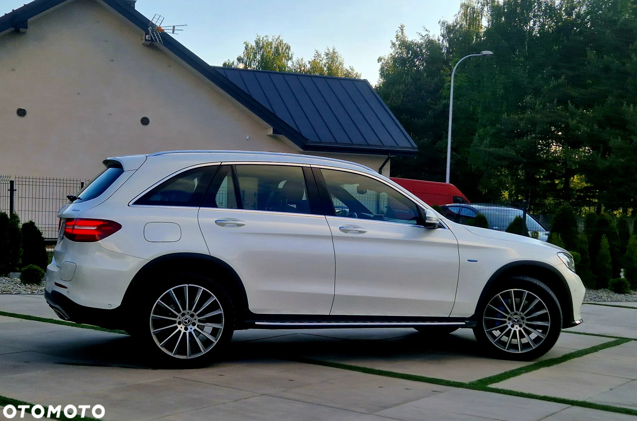 Mercedes-Benz GLC 350 e 4Matic 7G-TRONIC AMG Line - 14