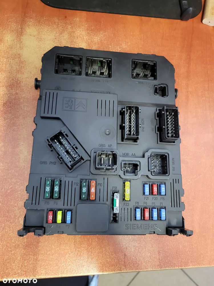 MODUŁ BSI SKRZYNKA PEUGEOT CITROEN 9657999780  S118085220F