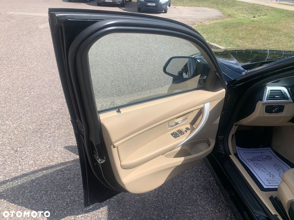 BMW Seria 3 320i Edition M Sport Shadow - 15