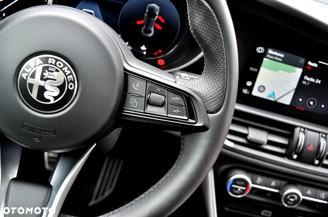 Alfa Romeo Giulia 2.0 Turbo 16V AT8-Q4 Ti - 27