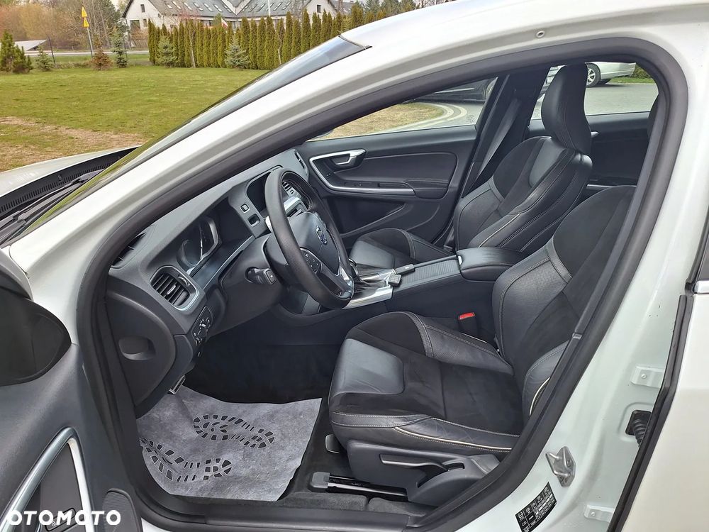 Volvo V60 D3 Geartronic RDesign - 16