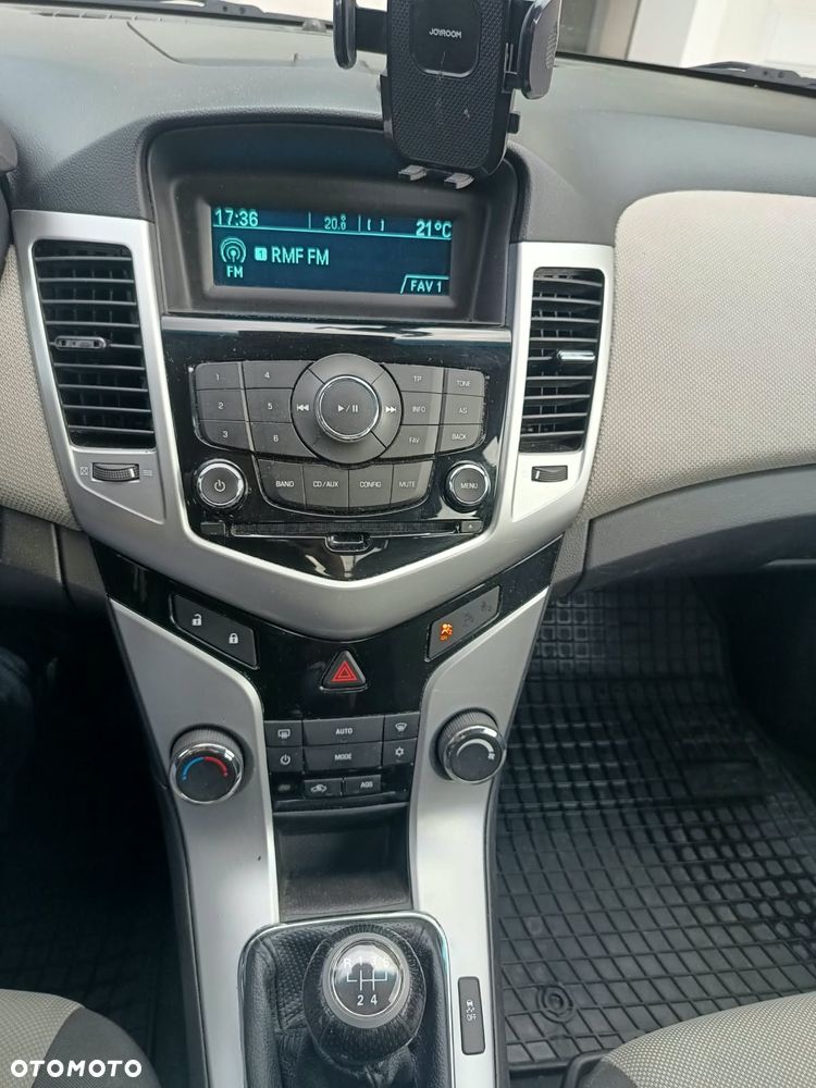 Chevrolet Cruze 1.6 LS - 11