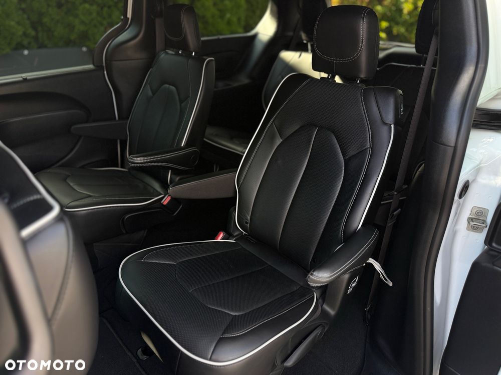 Chrysler Pacifica - 28