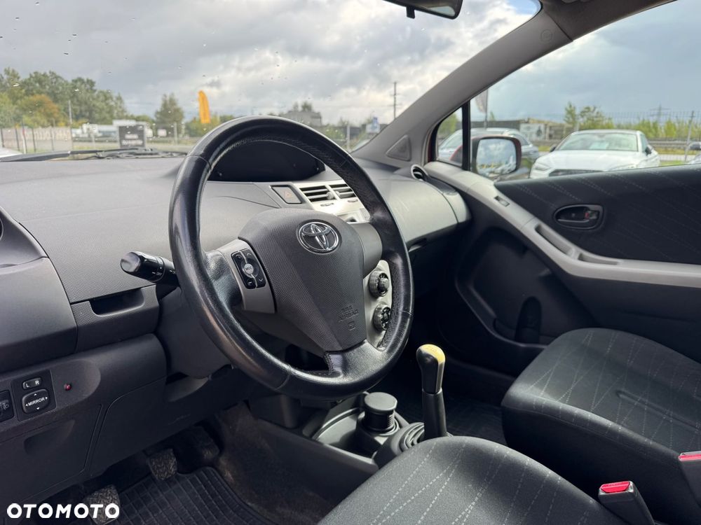 Toyota Yaris 1.3 - 10