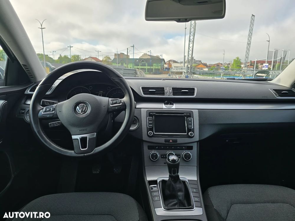 Volkswagen Passat - 8