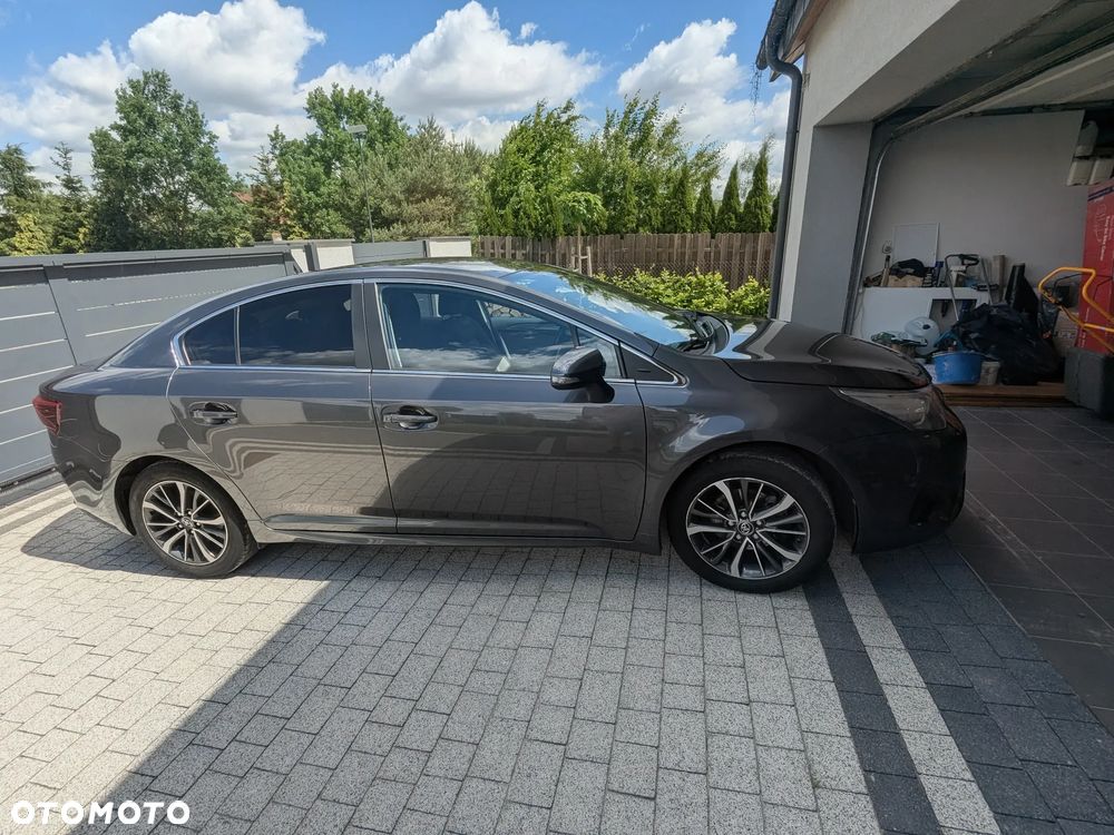 Toyota Avensis 1.8 Premium - 1