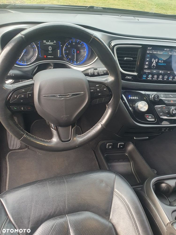 Chrysler Pacifica - 10