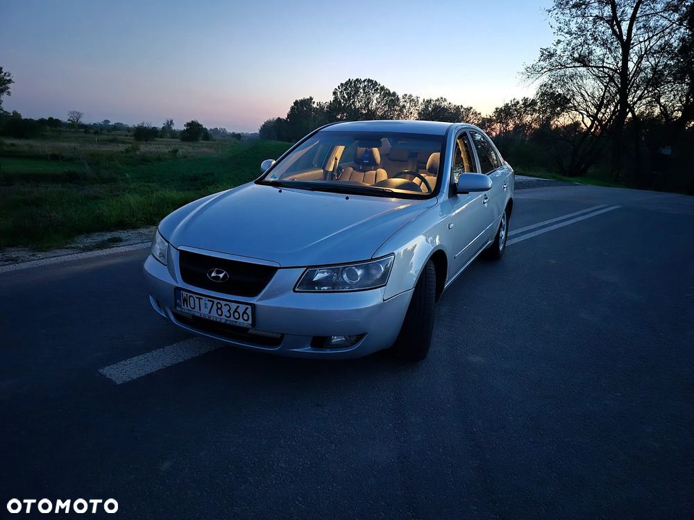 Hyundai Sonata - 8