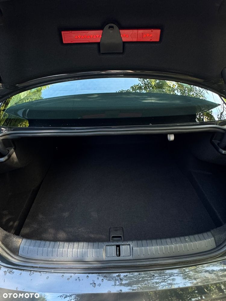 Volkswagen Passat - 32