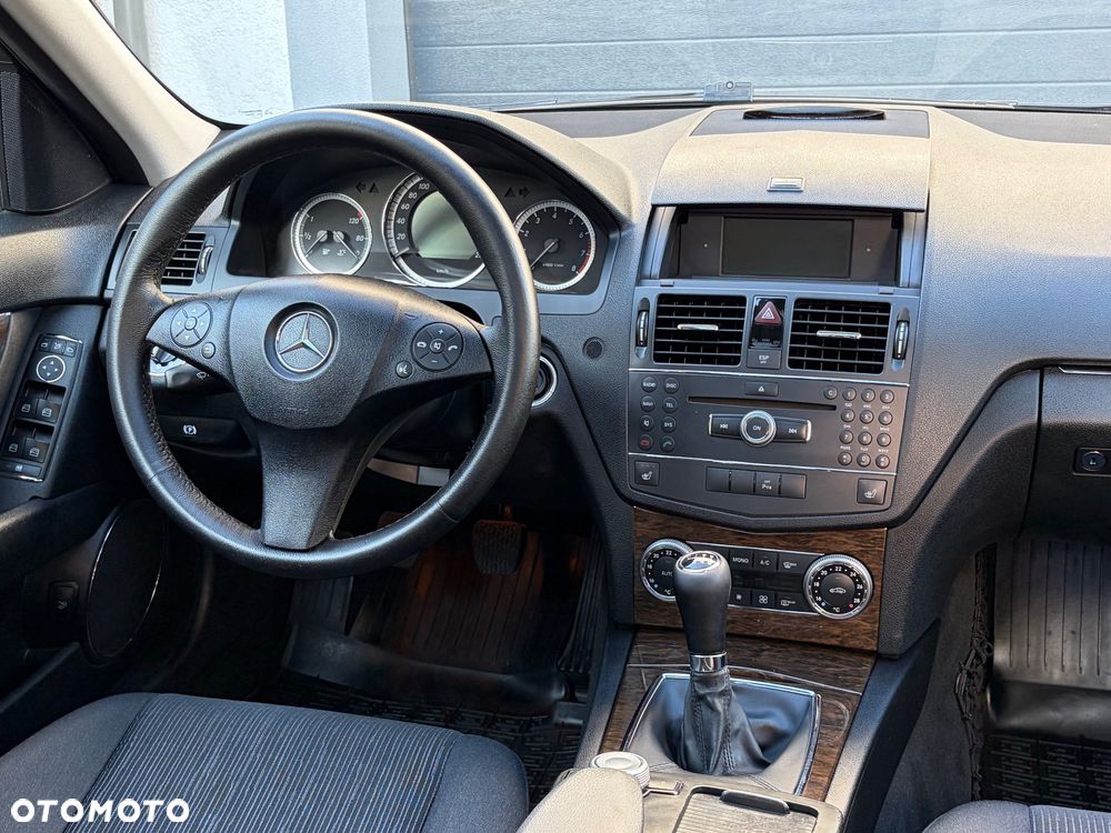 Mercedes-Benz Klasa C 180 K BlueEff Elegance - 32
